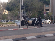  بالصور: الشرطة تطارد سائق دراجة نارية وتنصب حواجزاً وسط يافا